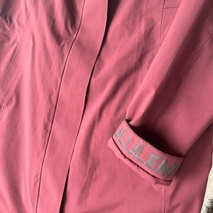 Lululemon Rain Rebel raincoat, sz 6